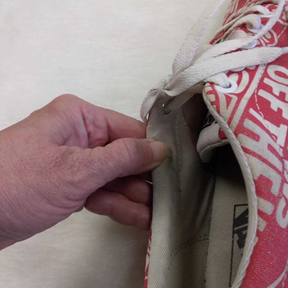 SHOES Vans Off the Wall logo print shoes, men's 9. - Picture 3 of 16